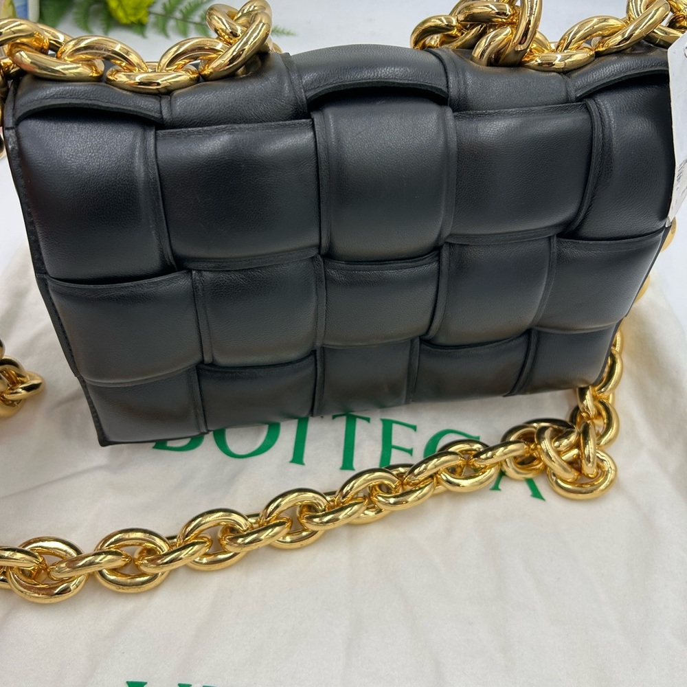 Women's Bottega Venetta Maxi lambskin intreccio padded chain cassette Crossbody - Picture 4 of 13
